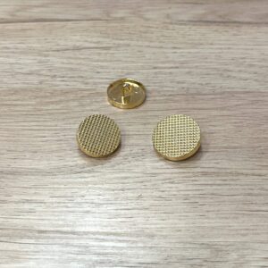 Bouton doré à queue