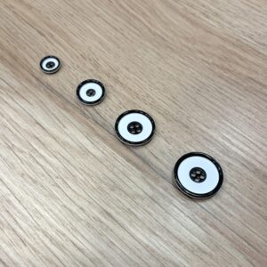 Bouton blanc et noir