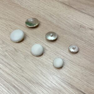 Bouton cuir Ecru 18 / 22 / 27 mm