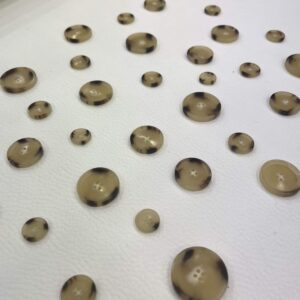 Bouton imitation corne