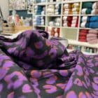 Tissu Viscose leopard violet et noir