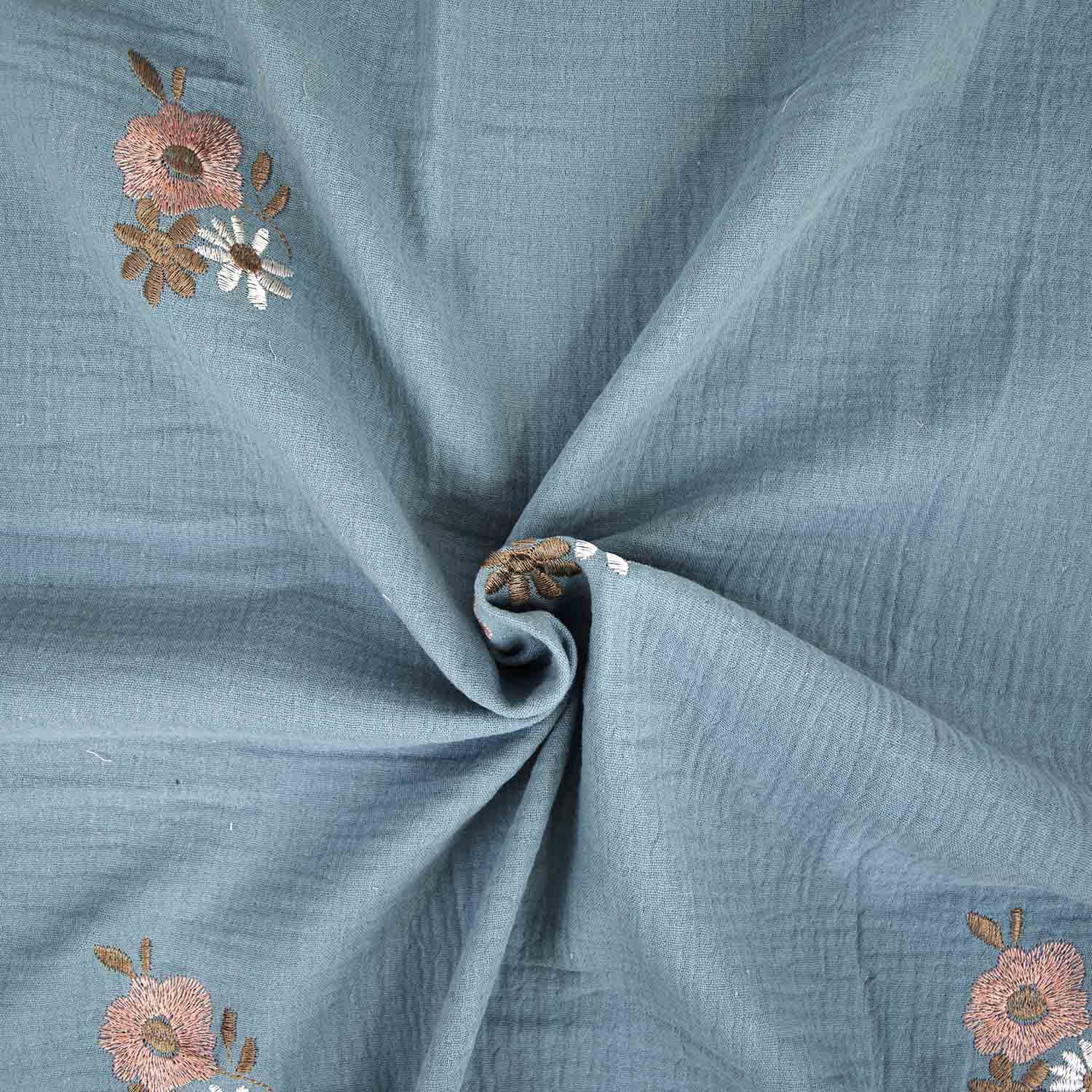 Muselina azul bordada con motivos florales 2 01 Tissu double gaze brodé Fleurs